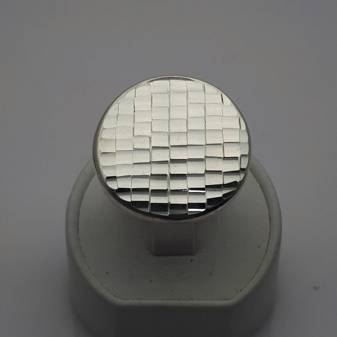 925 Sterling Silver - Ring: Ring Gender : Men/Women Material : 925 Sterling Silver Weight : 0,32 ozt. / 9,89 gr Condition : NEW / Unused Size : US:8 , EU:57 , UK:P , D:18 mm Free resizing on demand Item