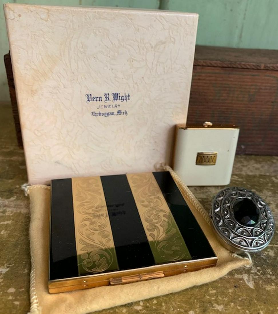 Lot 3 Of Vintage Makeup Compacts: Title: Lot 3 Of Vintage Makeup Compacts Date/Period: Approx 1940-50's Materials: Metal Additional Information: Includes: Gold/black Elgin American, Charbert Drumstick, Houbigant & A Brooch Compact Shi