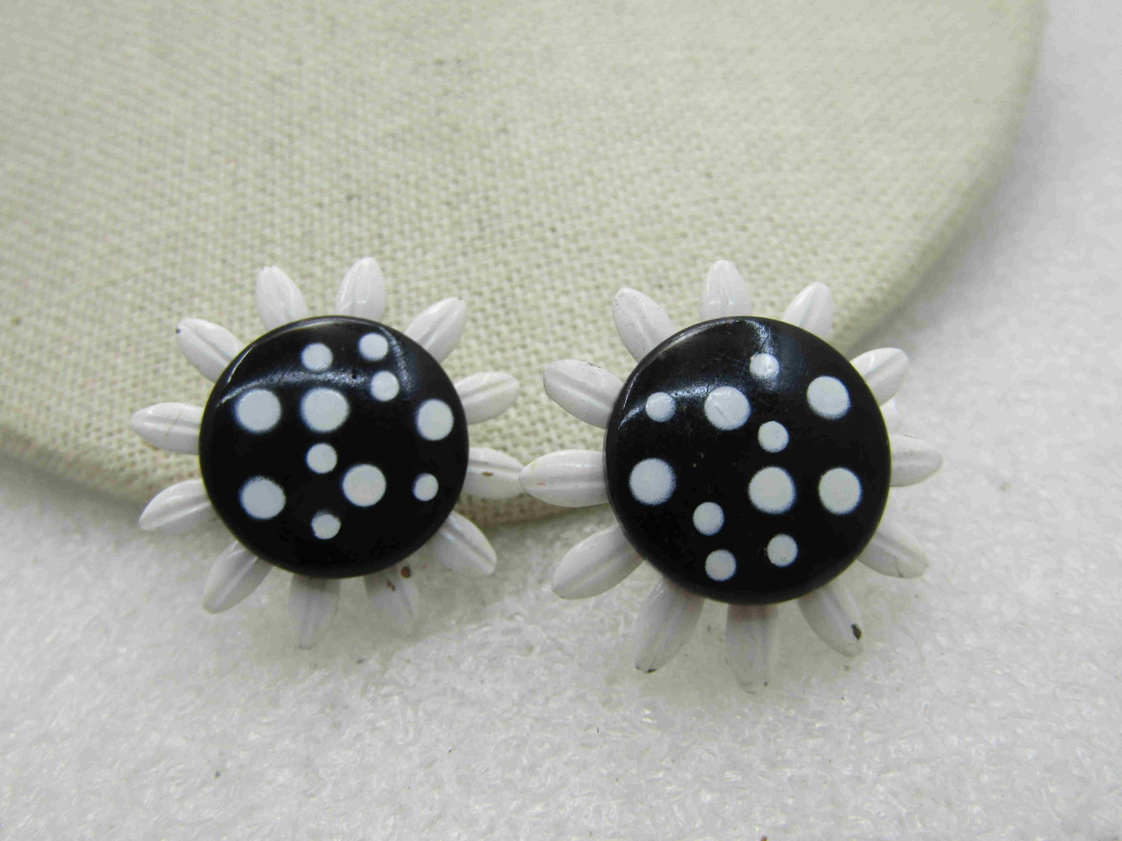 Vintage Enameled Black/White Floral Earrings, Clip, 1" (1 of 4)