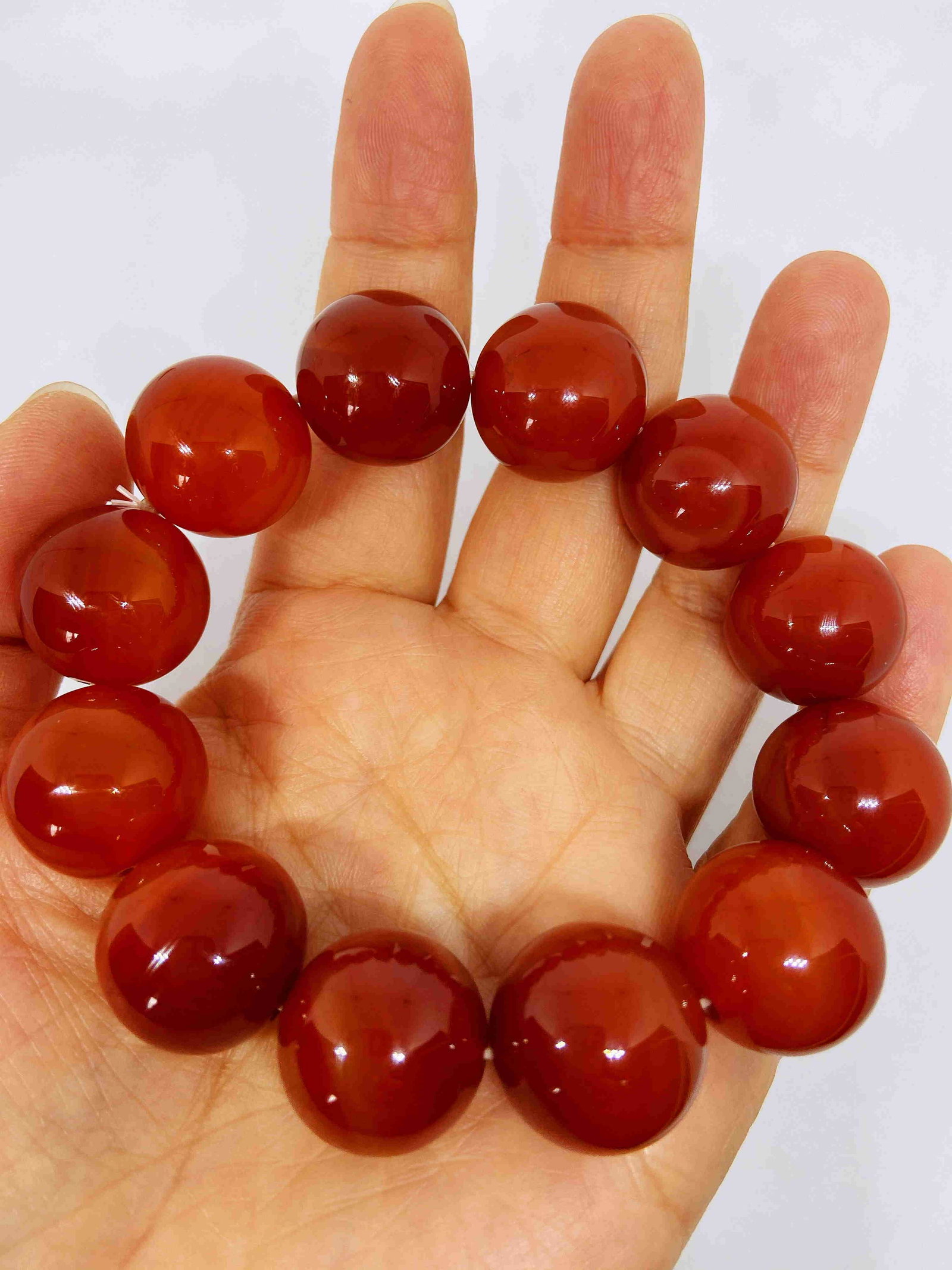 Natural Large Baoshan Red Carnelian bracelet: Title: Natural Large Baoshan Red Carnelian bracelet Description: A very nice certified natural Yunnan Baoshan Red Carnelian bracelet. The color of the Bracelet is beautifully Dark Red and has a great 