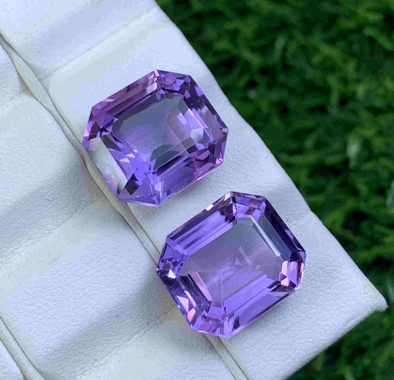 23.25 Carats Stunning Natural Amethyst Gemstone (1 of 4)