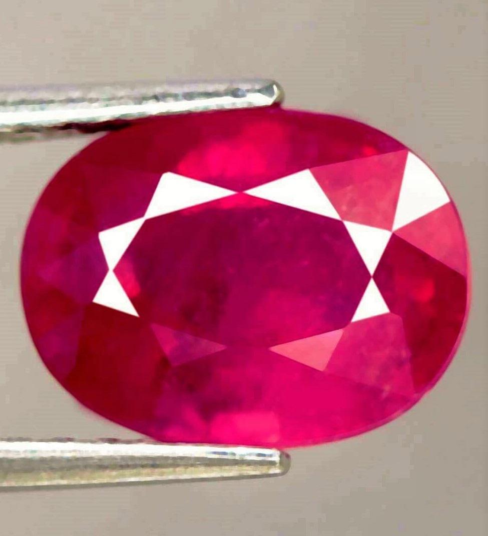 2,57 cts Natural Oval Red Ruby (1 of 3)