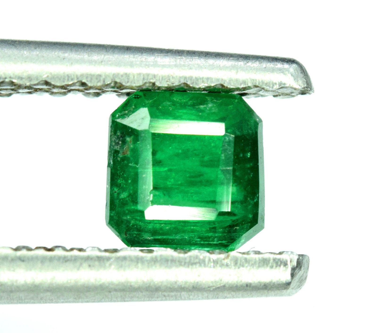Natural Emerald Gemstone from Swat Pakistan 0.60: Natural Emerald Gemstone from Swat Pakistan Weight: 0.60 carats Size : 04*04*03 mm Treatment : Natural Origin : Swat Pakistan DHL Ecommerce Shipping R36-53 Reserve: $80.00 Shipping: Domestic: F