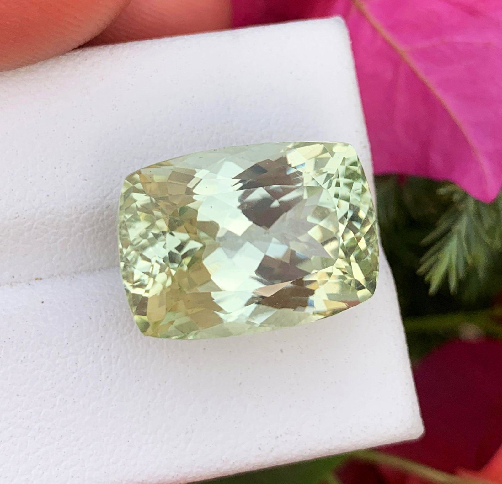 Kunzite var hiddenite Gemstone, 21 Carat, Lemon Green: Kunzite var hiddenite Gemstone, 21 Carat, Lemon Green Color Flawless Top Quality, 18x13x7 MM Gem : Kunzite var Hiddenite Color : Green Shape : Cushion cut Clarity : Flawless Weight : 21 Carat Measurem