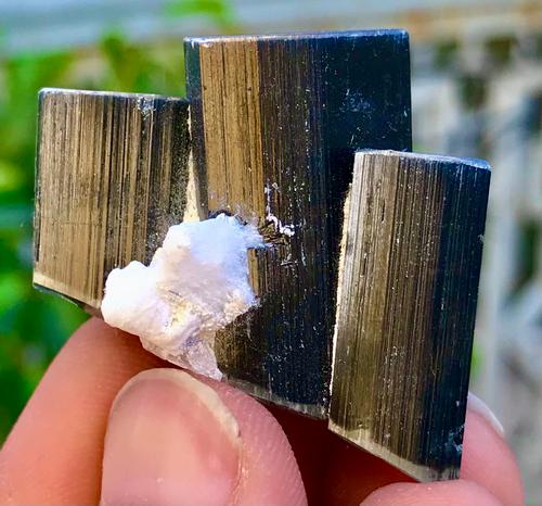 146 Carats Top Quality Well Terminated Complete Damage (1 of 5)