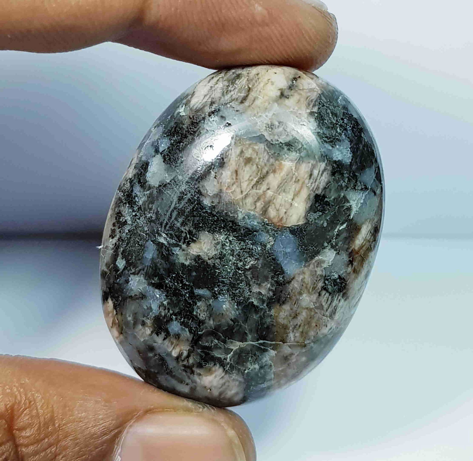 103.20 ct Natural Jasper: No Reserve! Title: 103.20 ct Natural Jasper Color/Clarity: Opaque Gemstones: Gemstones Carat Weights: 103.2 Size/Dimensions: 39.80 x 30.25 x 10.05 Additional Information: Oval - Brazil Shipping: Dome