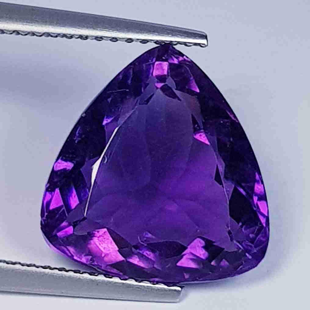 Nathural Amethyst Triangle Cut 7.80 Ct (1 of 5)