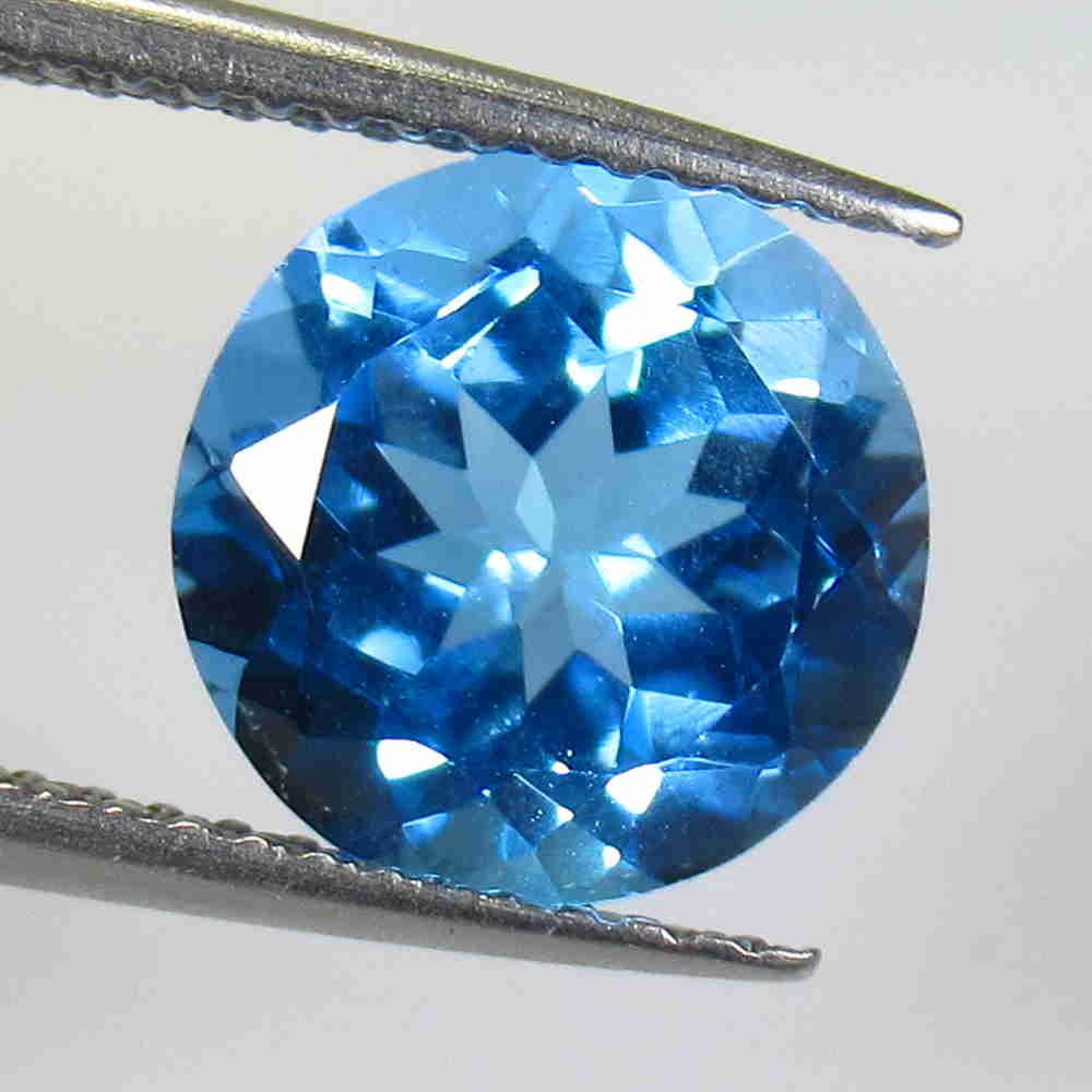 3.30 Ctw Natural Blue Topaz Round Cut: No Reserve! Title: 3.30 Ctw Natural Blue Topaz Round Cut Stone Clarity: VVS Gemstone: Blue Topaz Carat Weight: 3.3 Size/Dimensions: 9.10 x 9.10 x 6.20 mm Additional Information: Excellent Round Cut / 