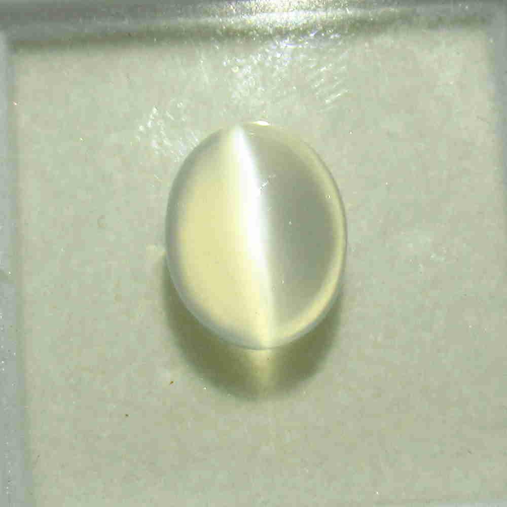2.81 Ctw Natural Moonstone Oval Cab: No Reserve! Title: 2.81 Ctw Natural Moonstone Oval Cab Stone Clarity: Transparent Gemstone: Moonstone Carat Weight: 2.81 Size/Dimensions: 10.20 x 8.20 x 4.70 mm Additional Information: Nice Oval Caboc