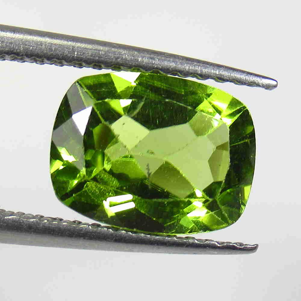 2.22 Ctw Natural Pakistan Peridot Cushion Cut: No Reserve! Title: 2.22 Ctw Natural Pakistan Peridot Cushion Cut Stone Clarity: VVS Gemstone: Peridot Carat Weight: 2.22 Size/Dimensions: 9.20 x 7.10 x 4.30 mm Additional Information: Top Class Full L