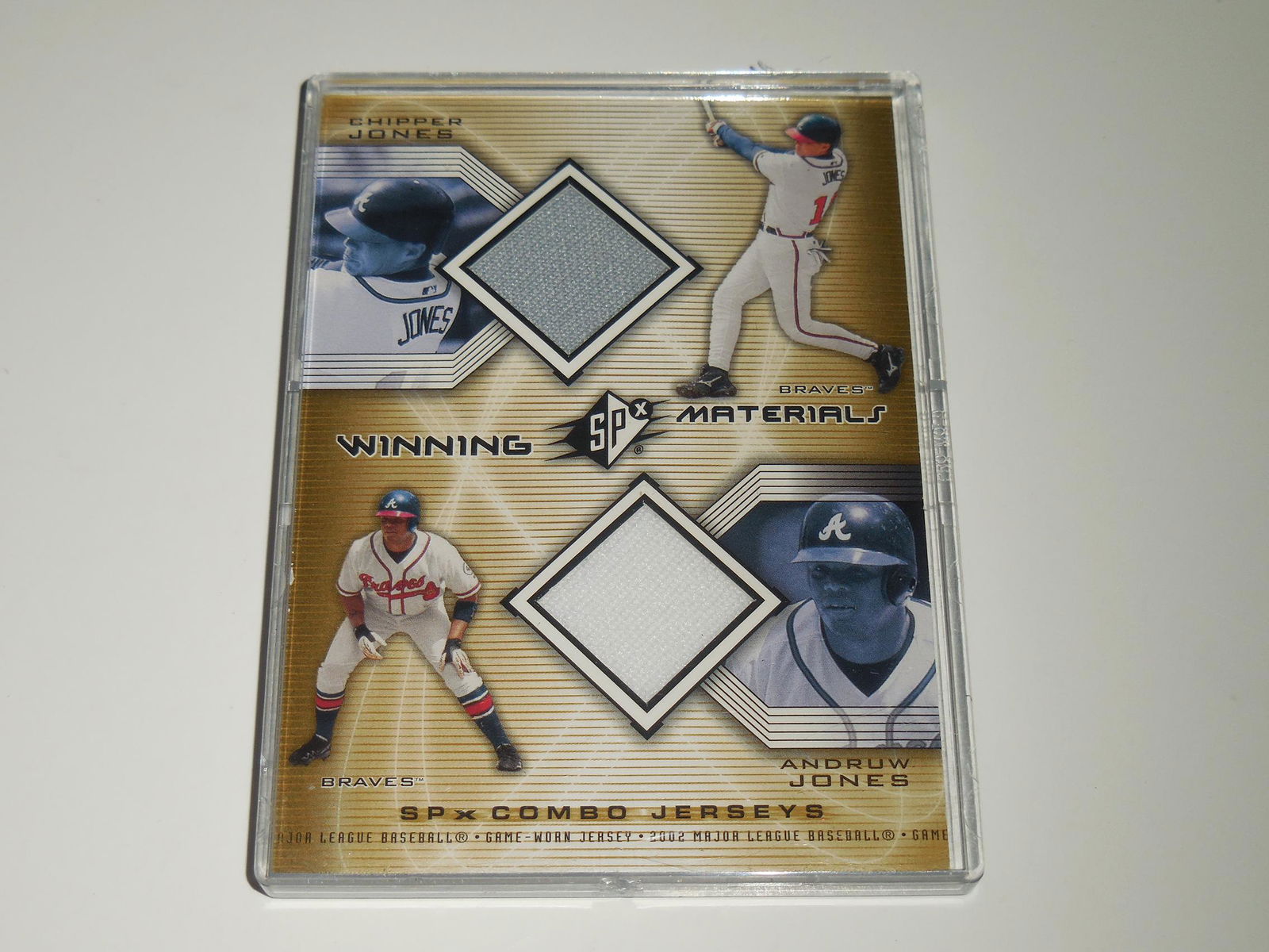 2002 UD SPX CHIPPER & ANDRUW JONES DUAL JERSEY CARD (1 of 2)