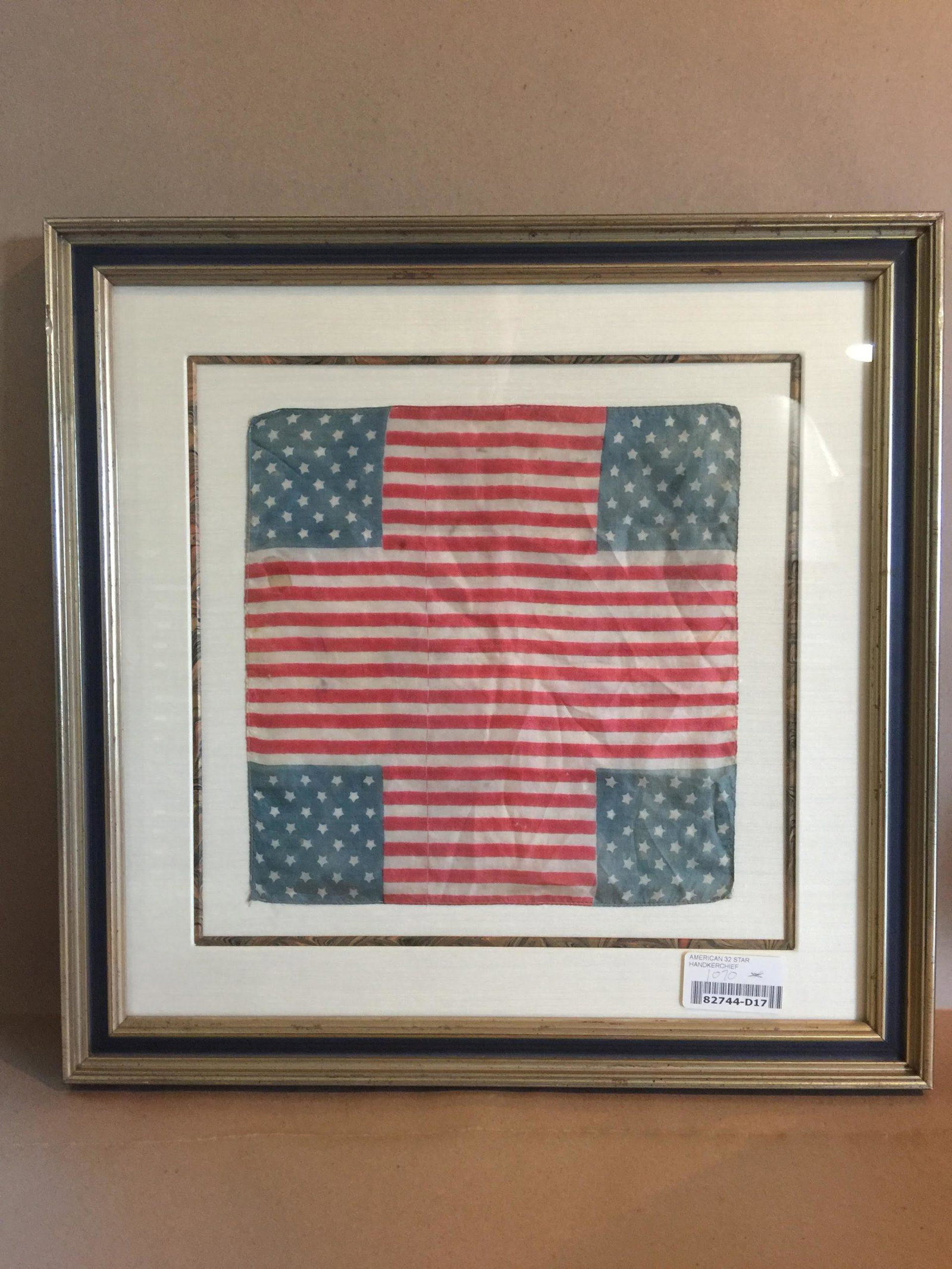 US Handkerchief - 32 Stars (1858) Minnesota Union -: US Handkerchief - 32 Stars (1858) Minnesota Union MAY 11 1858. 32 STARS - 9 MONTHS LATER OREGON JOINED THE UNION. Frame 19" x 19" Print Size 11" x 11" Condition: EXC Reserve: $320.00 Shipping:<