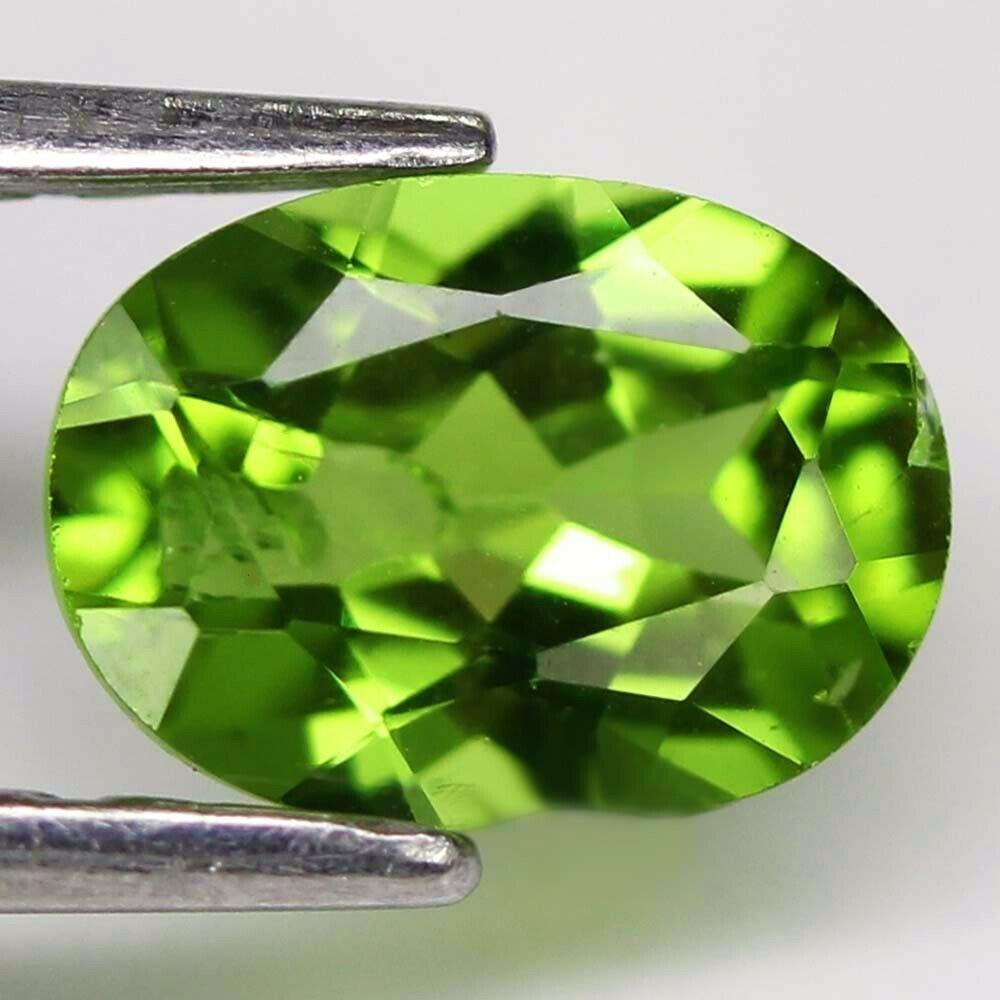 Natural Luminous Green Peridot Untreated: Title: Natural Luminous Green Peridot Untreated Gemstones: Peridot Carat Weights: 1,38 Size/Dimensions: 7.7 x 5.9 x 3.8 mm Additional Information: Transparency: transparent with very light inclusions.