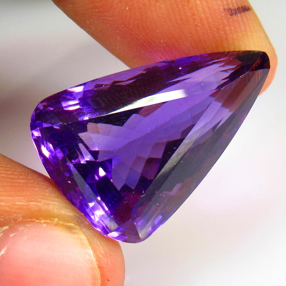 25.60 Ct Natural Purple Fancy Trillion Cut (1 of 3)