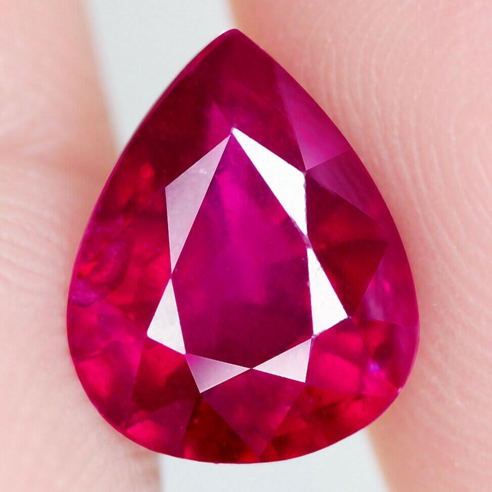 2,72 cts Natural Pear Red Ruby (1 of 3)