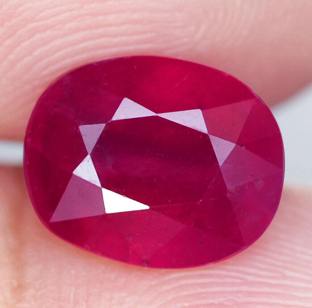3,89 cts Natural Oval Blood Red Ruby (1 of 3)