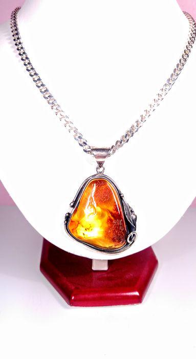 925 Silver - Necklace with pendant: Title: 925 Silver - Necklace with pendant Gemstones: Baltic Amber, Silver 925 Carat Weights: 51 grams Size/Dimensions: 44 cm Additional Information: Not modified 100% Genuine Baltic Amber...+ Marked S