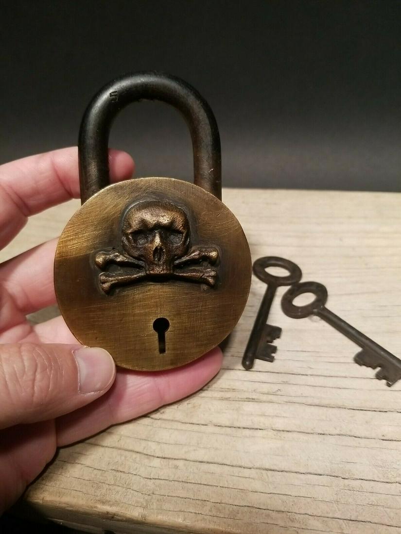 Brass Pirate Skull Cross Bones Padlock Lock & Key (1 of 20)