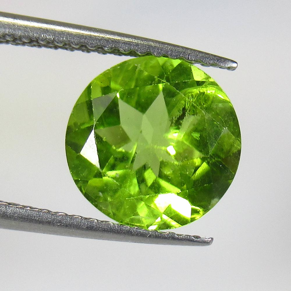 2.74 Ct Natural Pakistan Peridot Round Cut: No Reserve! Title: 2.74 Ct Natural Pakistan Peridot Round Cut Stone Clarity: VVS Gemstone: Natural Peridot Carat Weight: 2.74 Size/Dimensions: 9.00 x 9.00 x 5.10 mm Additional Information: Top Class F