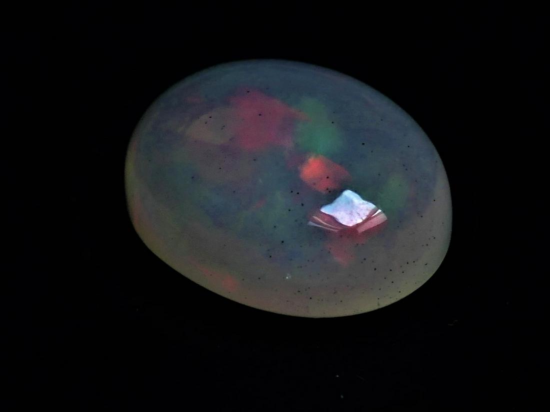 Opal Welo 3.47 ct: No Reserve! Title: Opal Welo 3.47 ct Gemstones: Opal Carat Weights: 3.47 ct Size/Dimensions: 11.30 x 9.30 x 5.30 mm Additional Information: Oval Mixed Cut Shipping: Domestic: Flat-rate of $7.00 to any