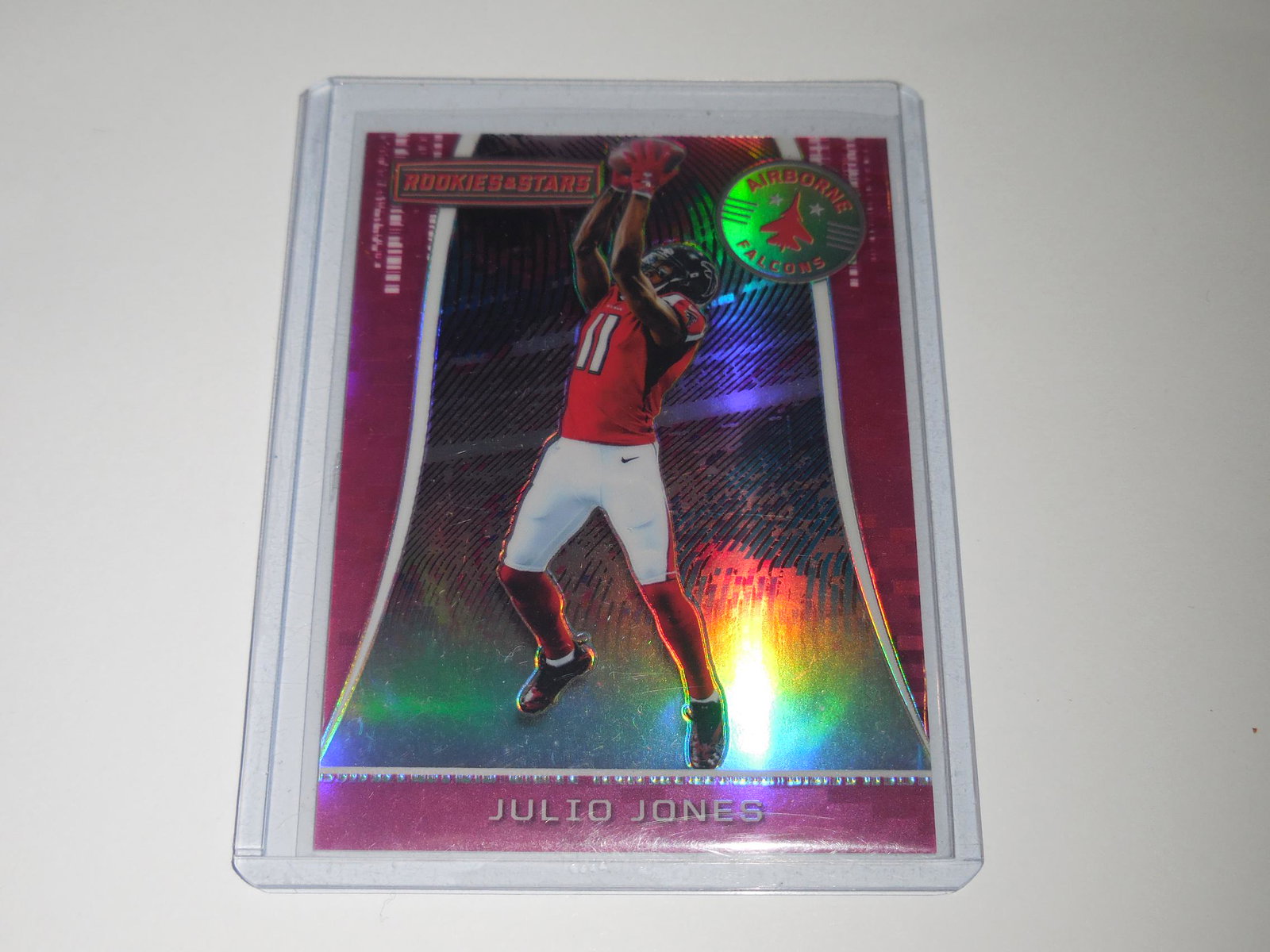 2018 PANINI R&S JULIO JONES AIRBORNE PRIZM #'D 28/85: No Reserve! Title: 2018 PANINI R&S JULIO JONES AIRBORNE PRIZM #'D 28/85 Description: THIS IS A VERY NICE CARD FOR ANY COLLECTOR. APPROXIMATELY NEAR MINT CONDITION OR BETTER. COMES WITH SLEEVE AND TOP 