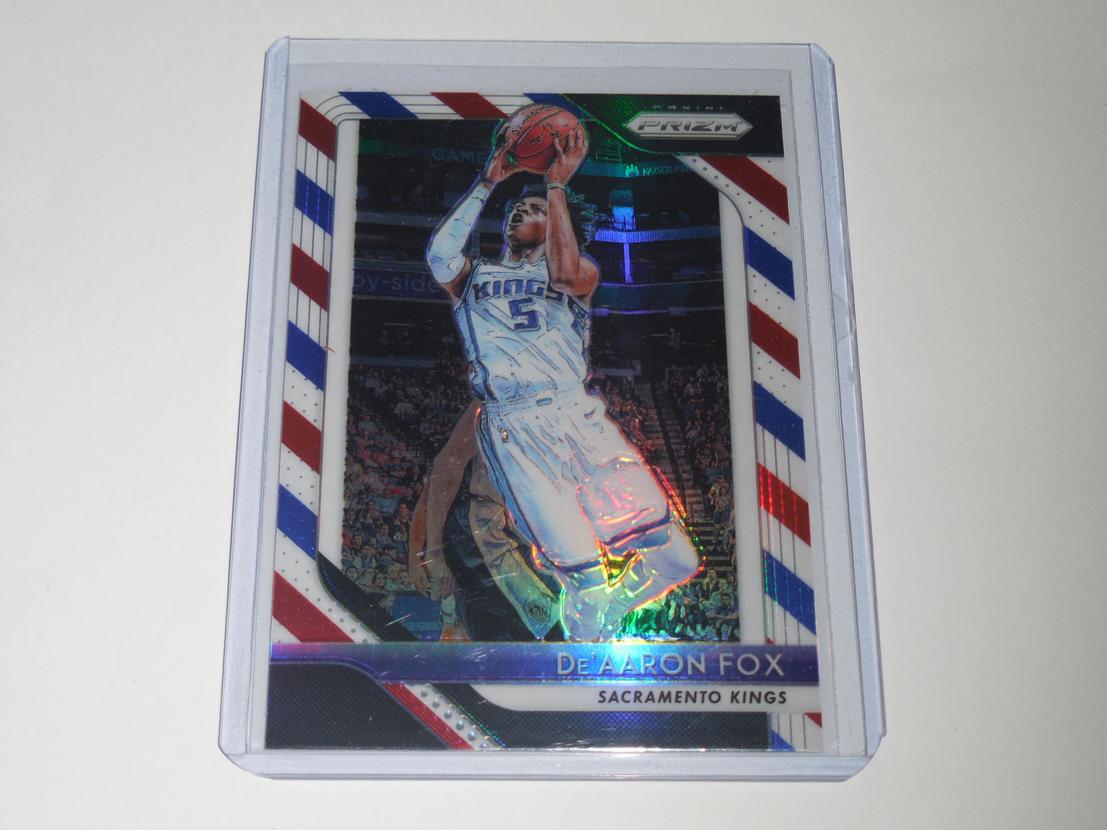 2018-19 PRIZM DE'AARON FOX RED WHITE BLUE PRIZM (1 of 2)