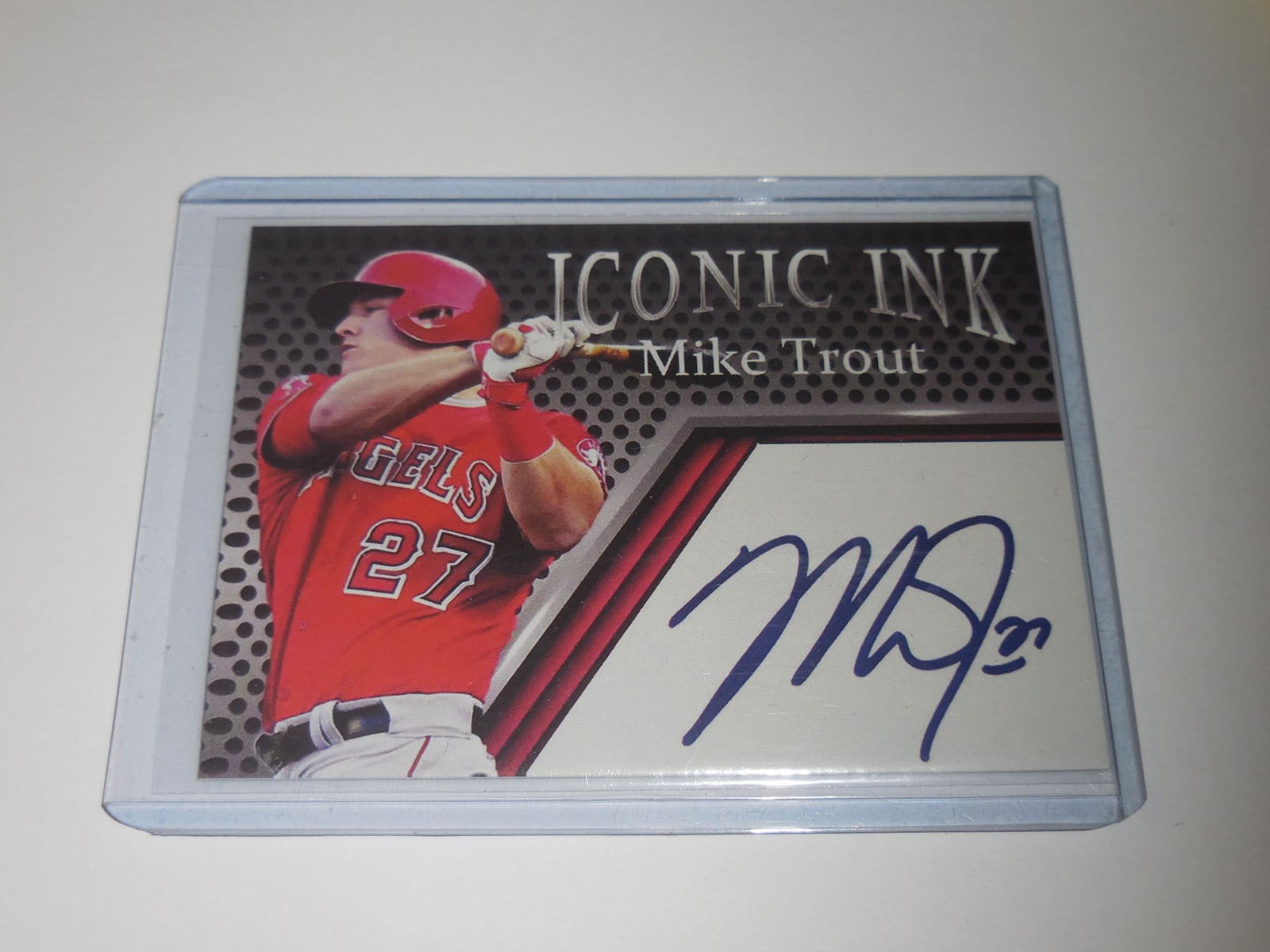 ACEO ICONIC INK MIKE TROUT FACSMILE AUTOGRAPH CARD (1 of 2)