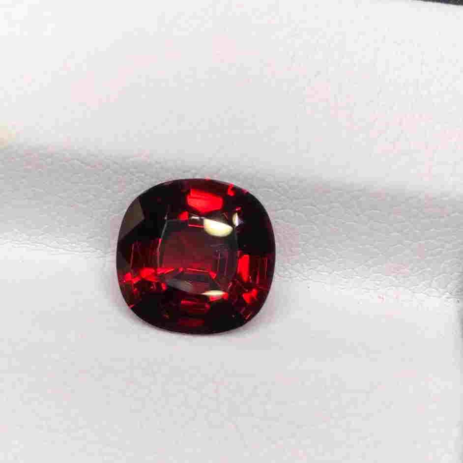 Natural Cushion Cut 4.46 Carats Garnet Loose Gemstone (1 of 4)