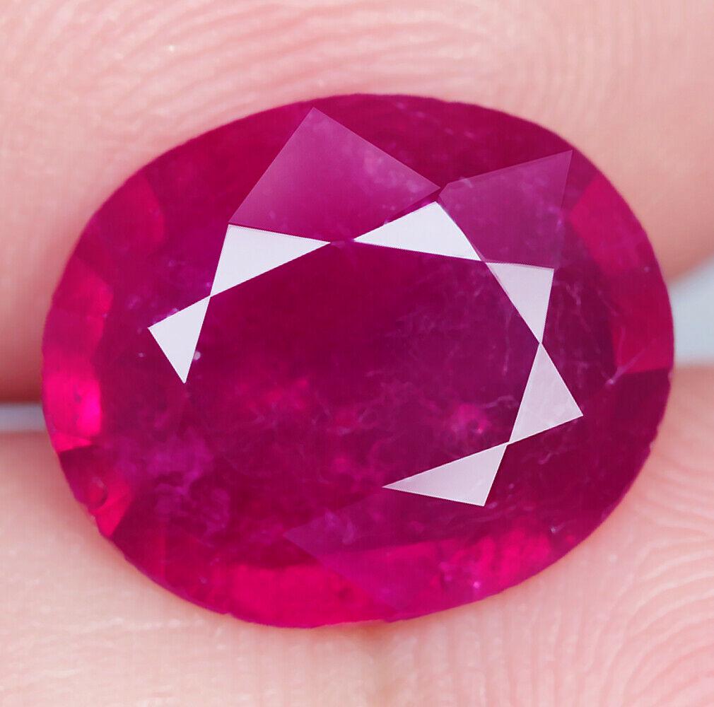 4,69 cts Natural Big Oval Blood Red Ruby (1 of 3)
