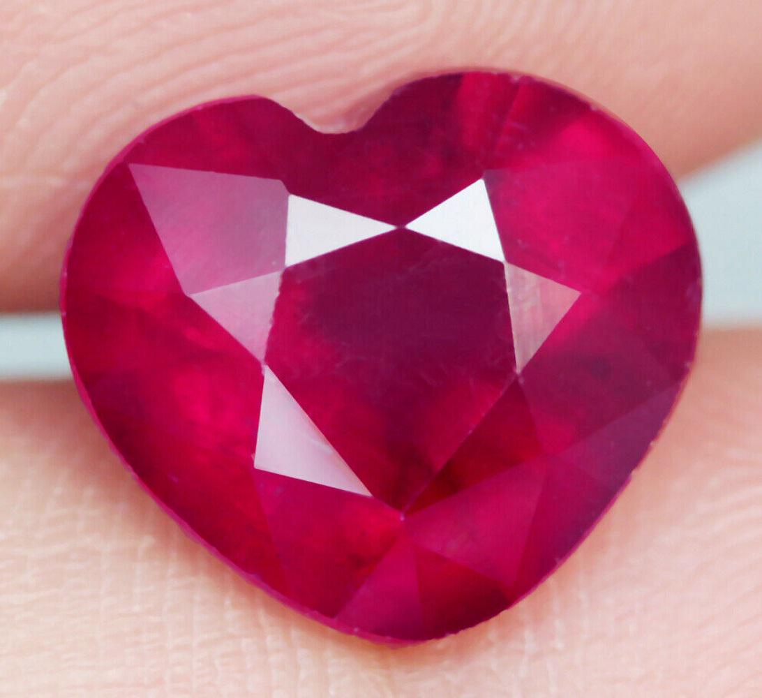 3,41 cts Natural Heart Red Ruby (1 of 3)