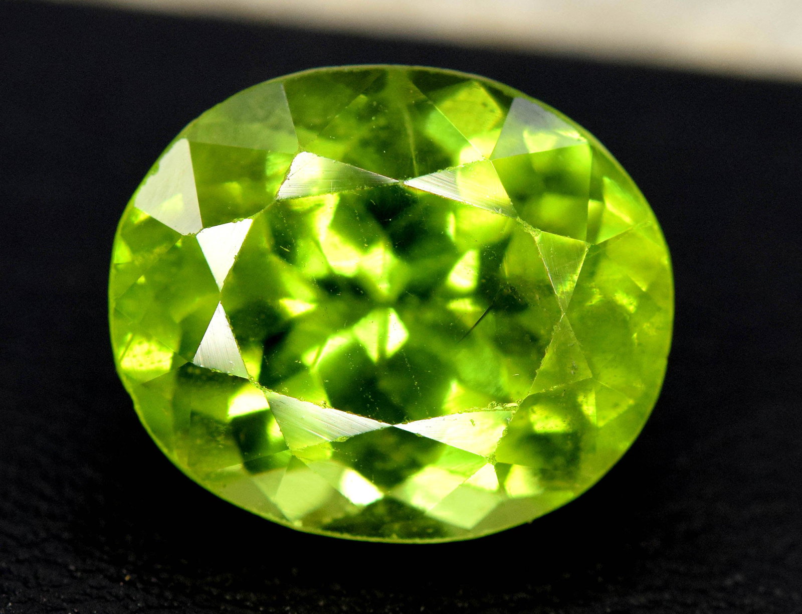 Natural Peridot Gemstone Lose Gemstone-6.45 cts-: Natural Peridot Gemstone Lose Gemstone Weight: 6.45 carats Size : 12*10*07 mm Treatment : Natural Origin : Supat Pakistan DHL Ecommerce Shipping R36-38 Reserve: $120.00 Shipping: Domestic: Flat-rate o