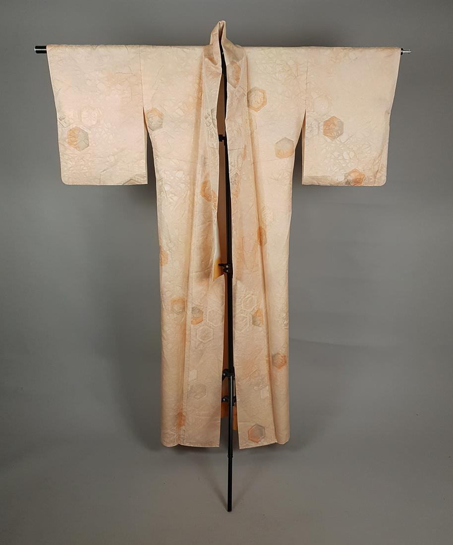 CHIRMEN SILK PEACH FLORAL KIMONO (1 of 11)
