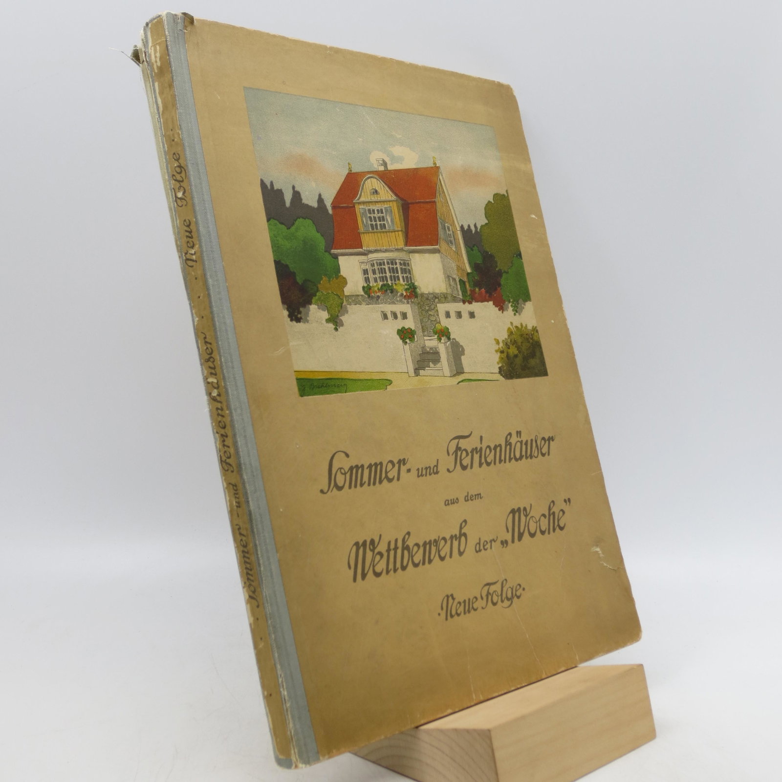 Sommer und Ferienhauser aus dem Wettbenerb der Woche: SKU #: 16301 Paper covered boards worn (some paper missing from rear board), one inch split at tail of spine. Holland Brady Jr. is a highly reputed architect from Tryon, a small upscale community in t