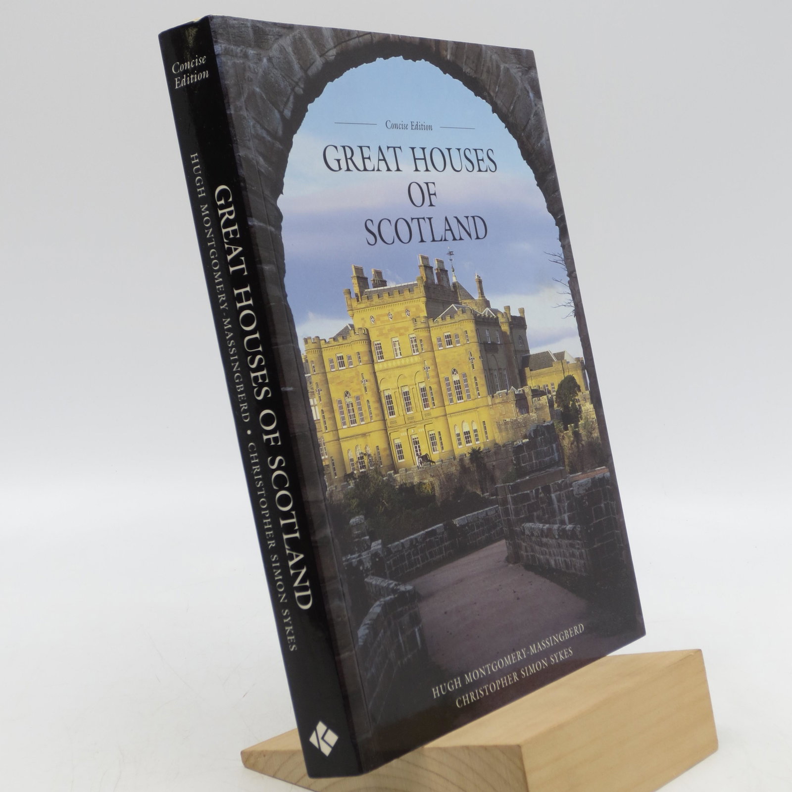 Great Houses of Scotland Concise Edition: SKU #: 16212 Holland Brady Jr. is a highly reputed architect from Tryon, a small upscale community in the mountains of North Carolina. Brady accumulated a quality library of over 2,400 architecture bo