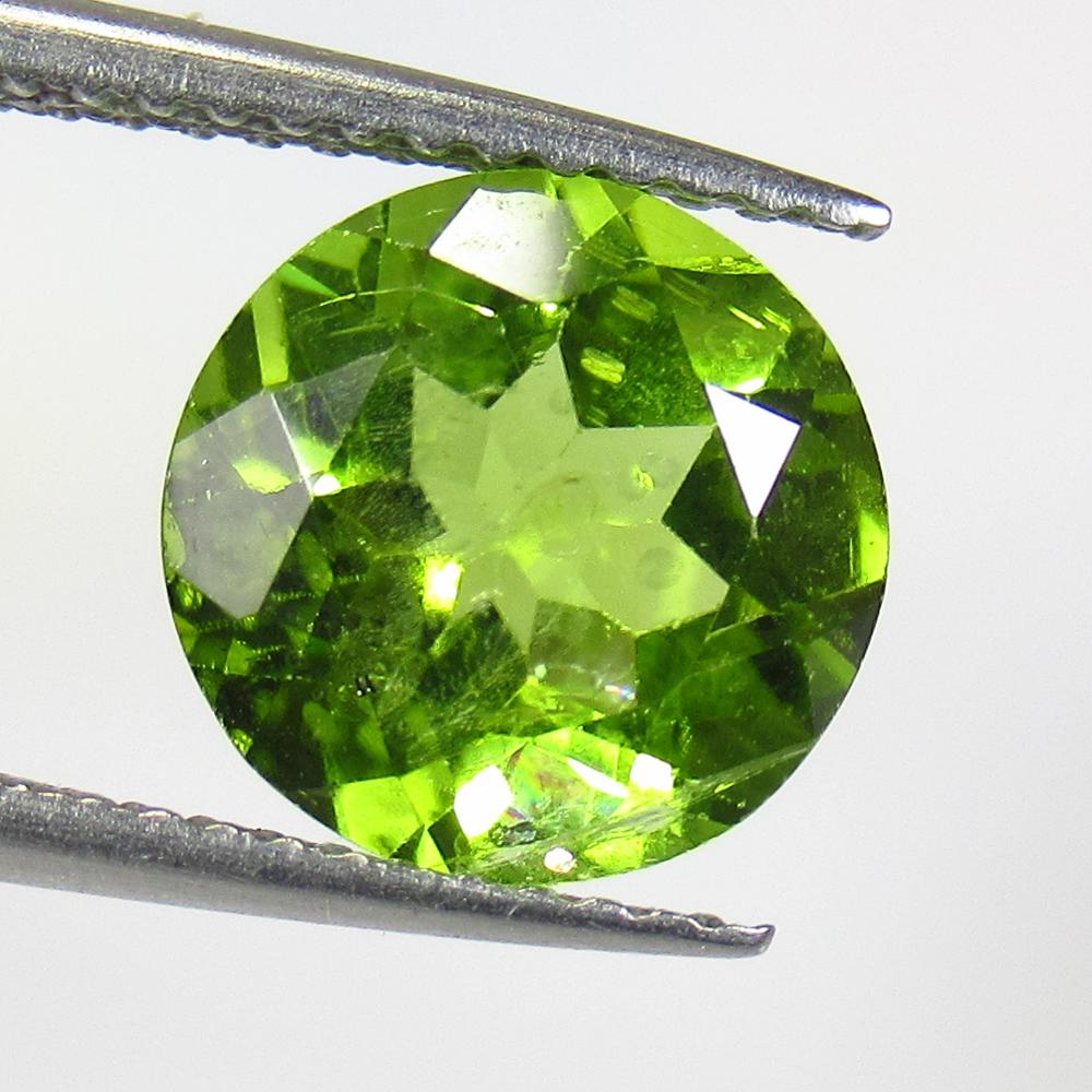 2.71 Ctw Natural Pakistan Peridot Round Cut: No Reserve! Title: 2.71 Ctw Natural Pakistan Peridot Round Cut Stone Clarity: VVS Gemstones: Peridot Carat Weights: 2.71 Size/Dimensions: 9.10 x 9.10 x 5.20 mm Additional Information: Top Class Luster