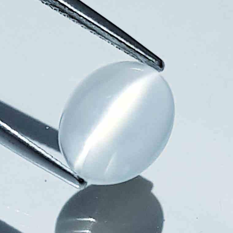 Natural Moonstone Cat's Eye - 3.01 ct: No Reserve! Title: Natural Moonstone Cat's Eye - 3.01 ct Color/Clarity: Loosegemstone Gemstones: IF - VVS Carat Weights: 3.01 Size/Dimensions: 11.00 x 9.00 x 4.30 Additional Information: Oval - Srilan