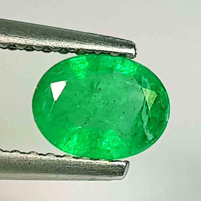 Natural Emerald Oval Cut 0.74 ct (1 of 5)