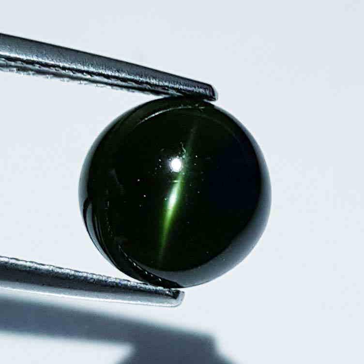 Natural Kornerupine Cat's Eye - 4.95 ct: No Reserve! Title: Natural Kornerupine Cat's Eye - 4.95 ct Color/Clarity: Opaque Gemstones: Loosegemstone Carat Weights: 4.95 Size/Dimensions: 9.70 x 9.70 x 6.10 Additional Information: Round - Madaga