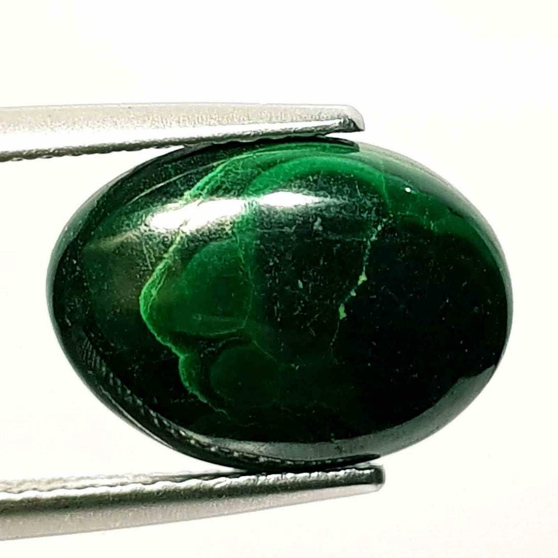 6.80 ct Natural Malachite: No Reserve! Title: 6.80 ct Natural Malachite Color/Clarity: Opaque Gemstones: Loosegemstone Carat Weights: 6.8 Size/Dimensions: 14.00 x 10.20 x 4.00 Additional Information: Oval - USA/Egypt Shipping: