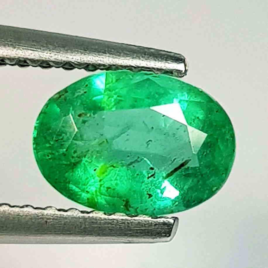 Natural Emerald Oval Cut 0.92 ct (1 of 5)