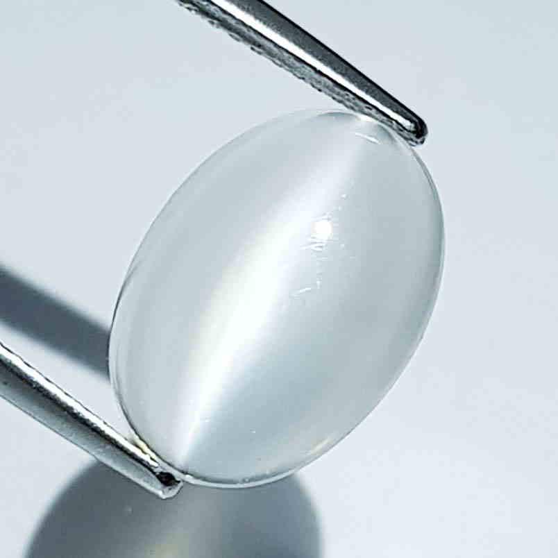 Natural Moonstone Cat's Eye - 4.49 ct: No Reserve! Title: Natural Moonstone Cat's Eye - 4.49 ct Color/Clarity: Loosegemstone Gemstones: IF - VVS Carat Weights: 4.49 Size/Dimensions: 14.00 x 10.00 x 4.50 Additional Information: Oval - Srila