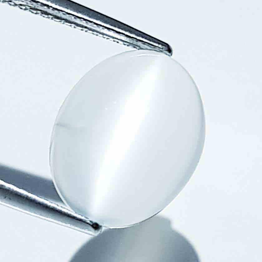 Natural Moonstone Cat's Eye - 5.78 ct: No Reserve! Title: Natural Moonstone Cat's Eye - 5.78 ct Color/Clarity: Loosegemstone Gemstones: IF - VVS Carat Weights: 5.78 Size/Dimensions: 13.20 x 10.60 x 5.30 Additional Information: Oval - Srila