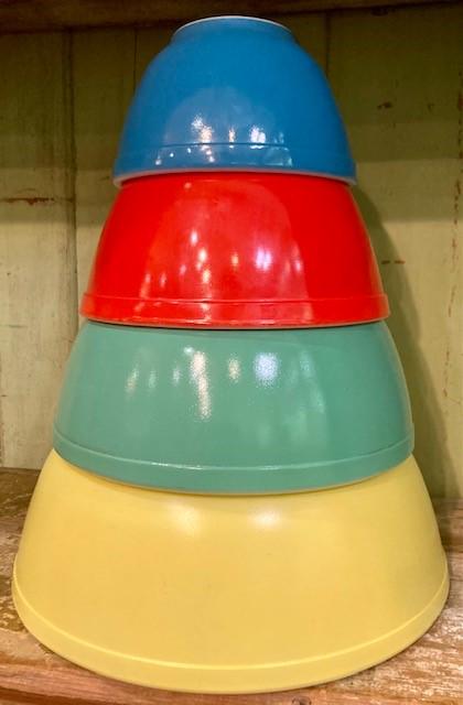 Vintage Pyrex Primary Colors Nesting Mixing Vintage (1 of 11)