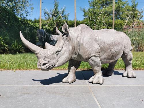 Large Rhino statue - Both in- & outside (1 of 18)