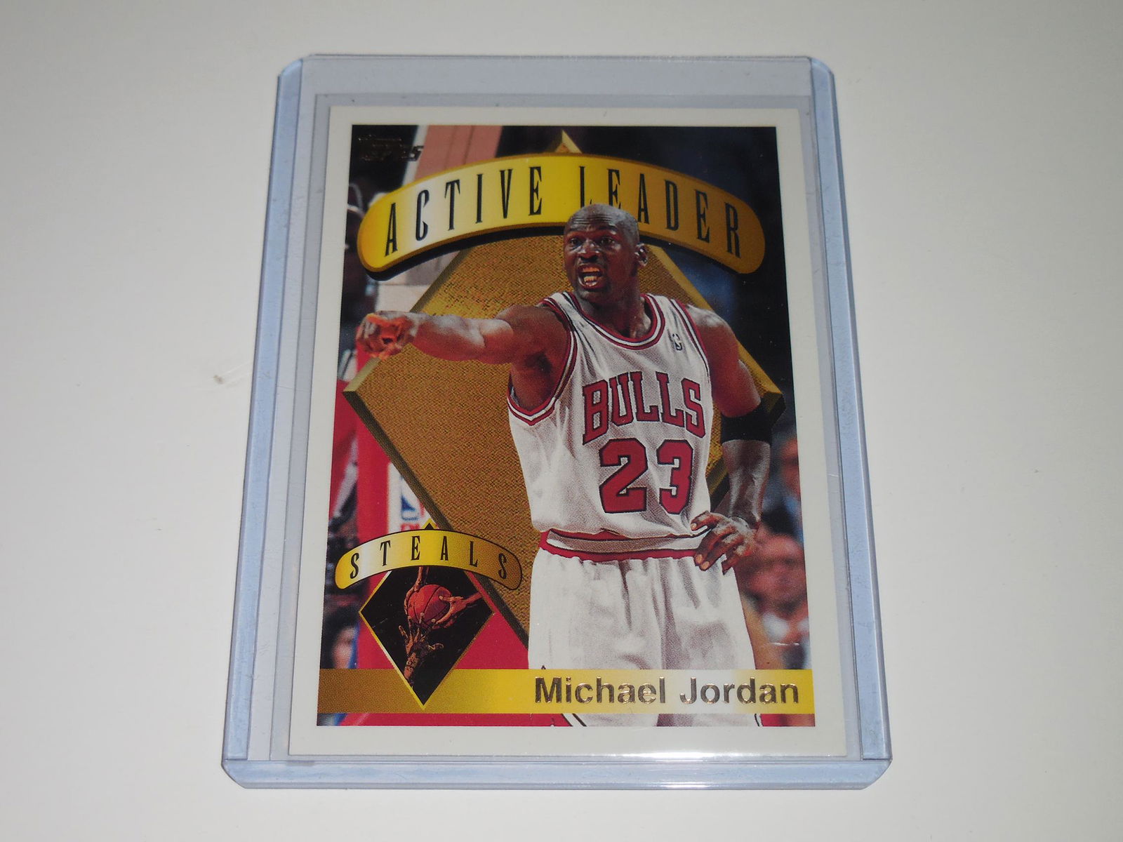 1995-96 TOPPS #4 MICHAEL JORDAN ACTIVE LEADERS STEALS (1 of 2)