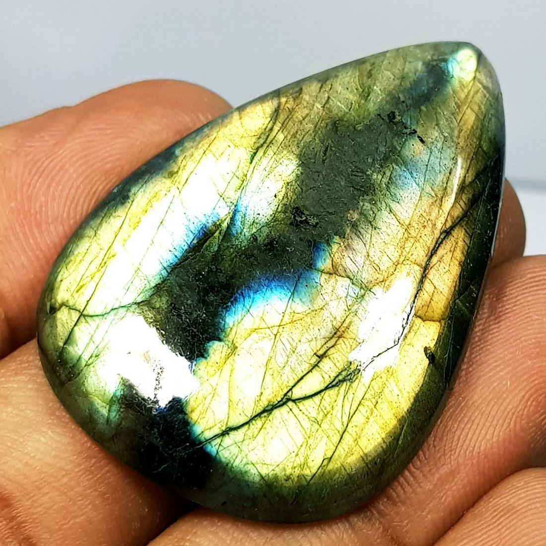 60.70 Ct Natural Labradorite: No Reserve! Title: 60.70 Ct Natural Labradorite Color/Clarity: Opaque Gemstones: LooseGemstone Carat Weights: 60.7 Size/Dimensions: 43.65 x 28.85 x 6.30 Additional Information: Pear - USA Shipping: