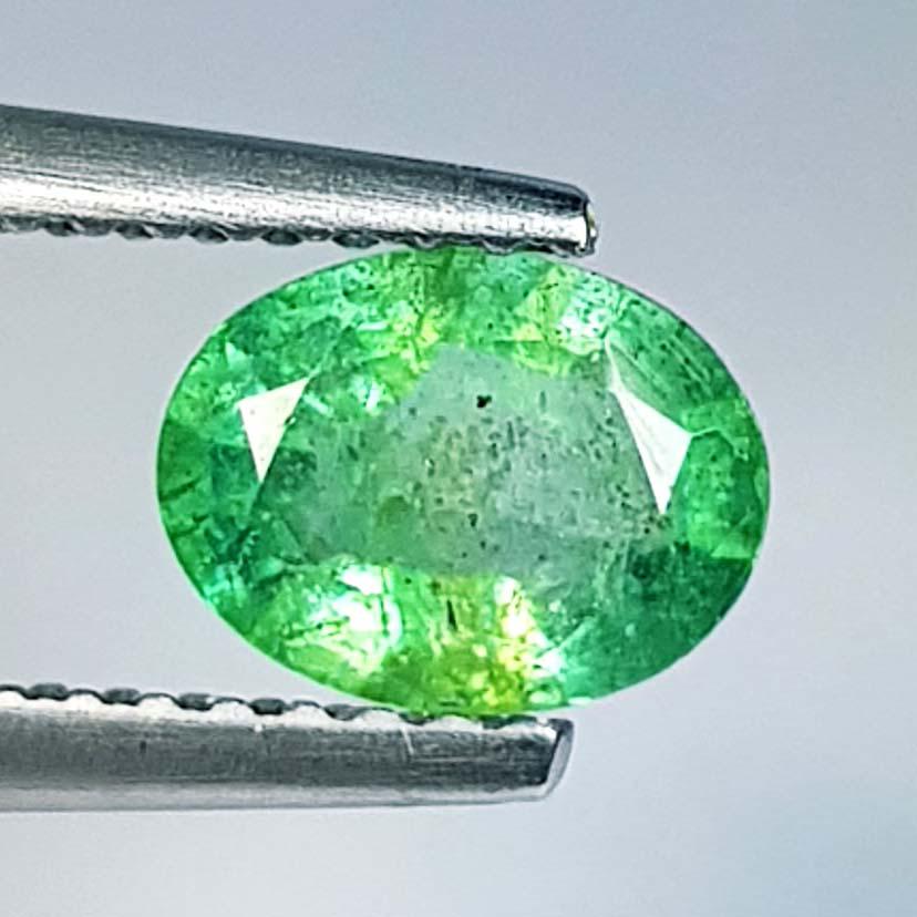 Natural Emerald Oval Cut 1.00 ct (1 of 5)