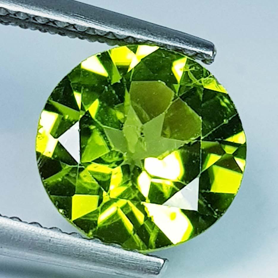 2.47 Ct Natural Peridot Round Cut (1 of 5)