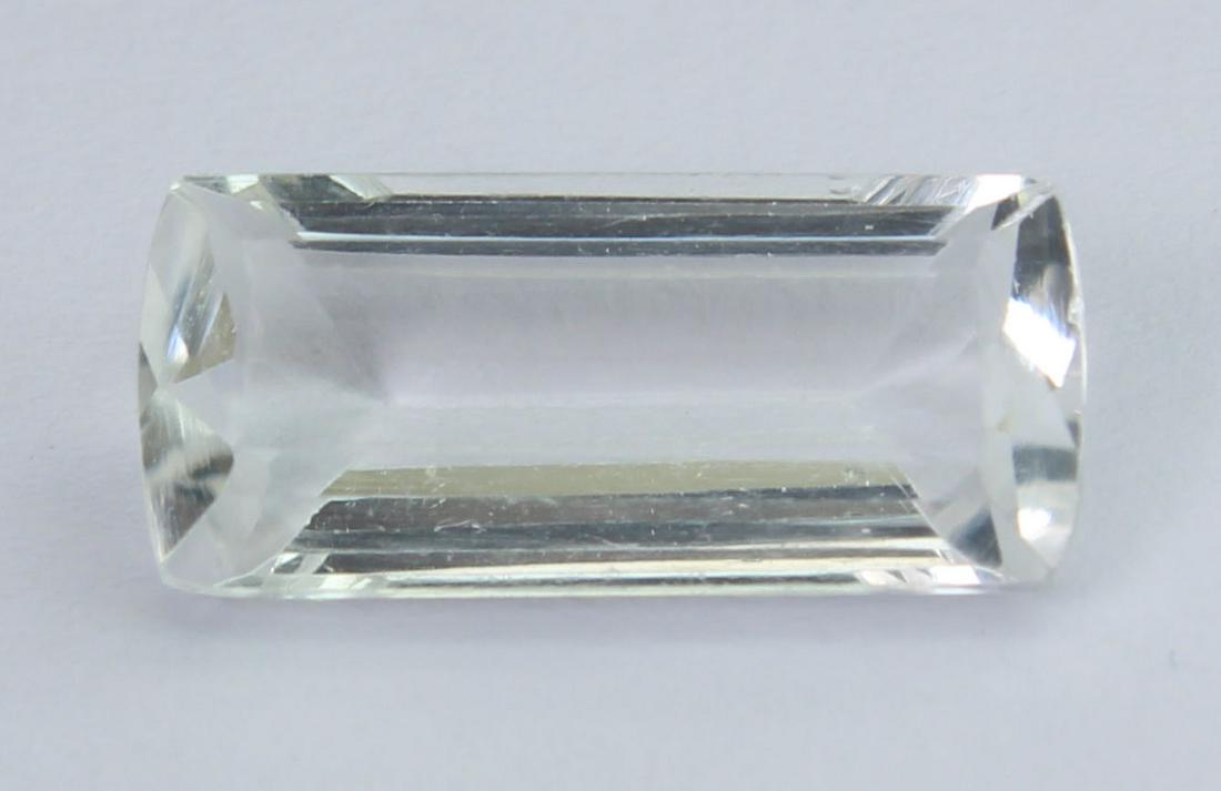 2.26 Cts Natural White beryl: No Reserve! Gemstone : Natural White beryl Origin : Brazil Weight : 2.26 carats Dimensions : 13.6x6.6x3.9 mm Shape : Rectuangular Cut Color : Colorless Treatment : No Treatment Transparency : Transpar