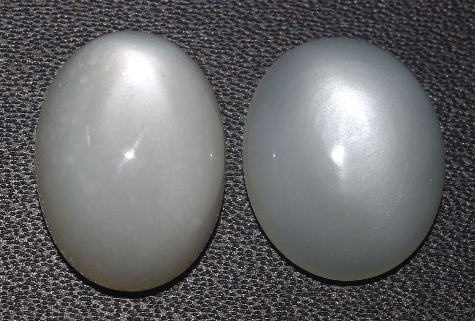 20.17 Cts Natural Moonstone: No Reserve! Gemstone : Natural Moonstone Shape : Oval Cabochon Weight : 20.17 Carats Measurements : 16.4x12.1x8 mm , 15.7x12.8x5.9 mm Number of Stone : 2 Color : White Transparency : Translucent Shipp